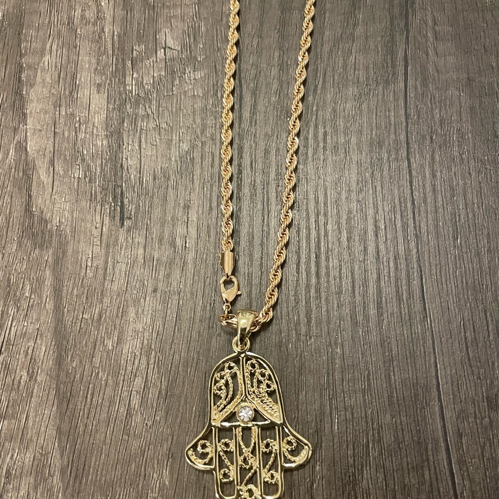 Hamsa gold necklace. - Picture 2 of 6